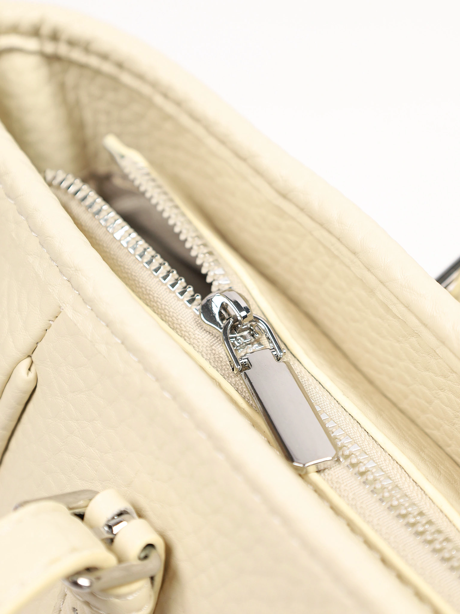 Сумка-тоут  с регулируемыми ручками и тиснением в ассортименте